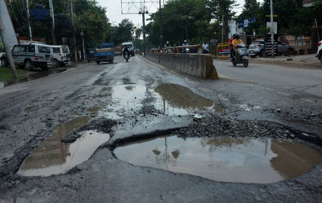 Sawan 2021 will start after two days but preparations are not pleasing in varanasi kashi vishwanath temple road conditions see in pictures
