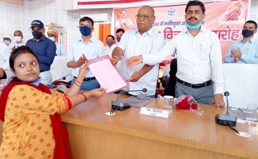 After receiving the appointment letter, the happy faces of 22 assistant teachers