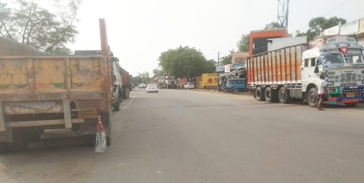 jhajjar bahadurgarh news,Overloaded vehicles running on roads as eunuchs, 142 died in six months