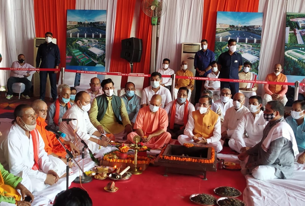 CM Yogi lay foundation stone of Sainik School gorakhpur