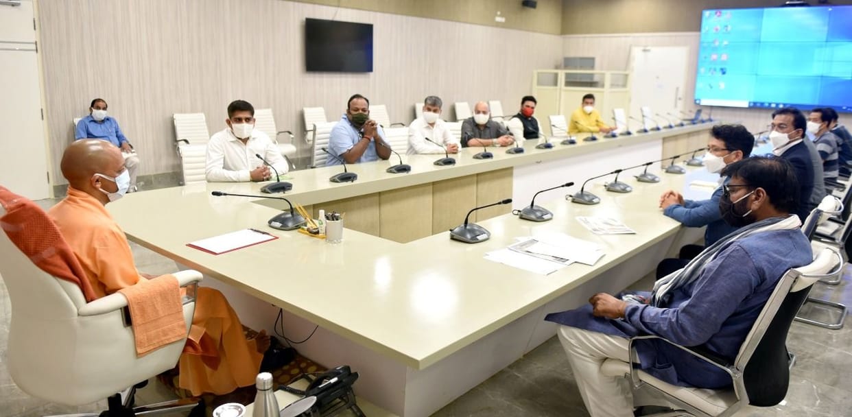 Meet CM to solve the problems of thousands of flat buyers