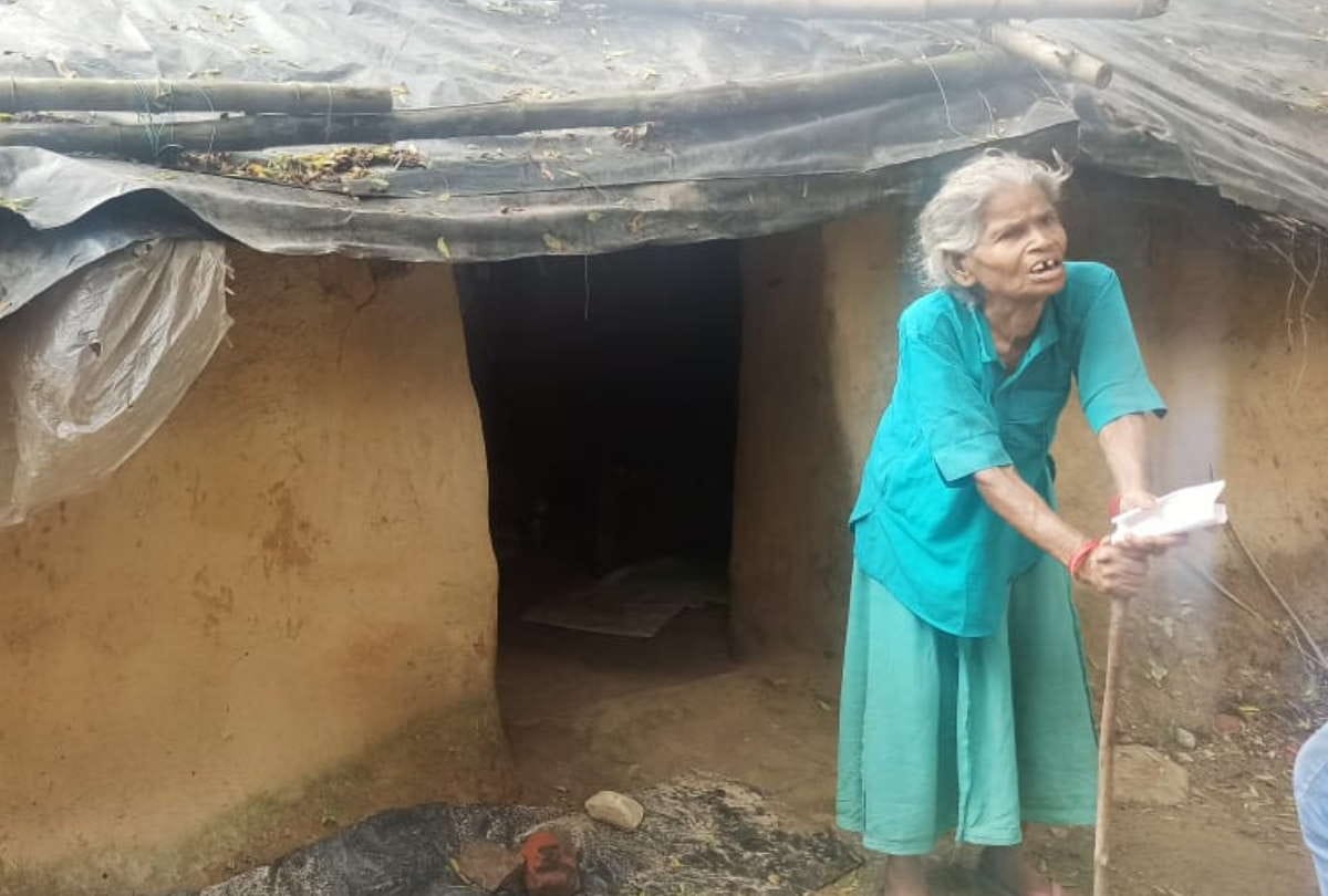 elderly woman wandering from door to door