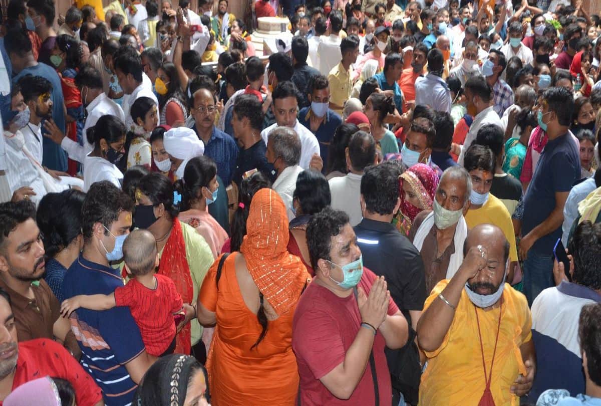 huge crowd of devotees gathered in vrindavan one day before guru purnima