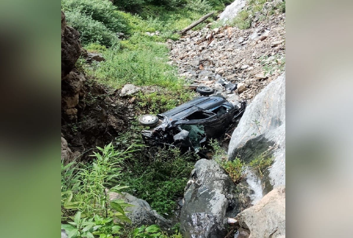 car accident in Khadela Shimla , two dead