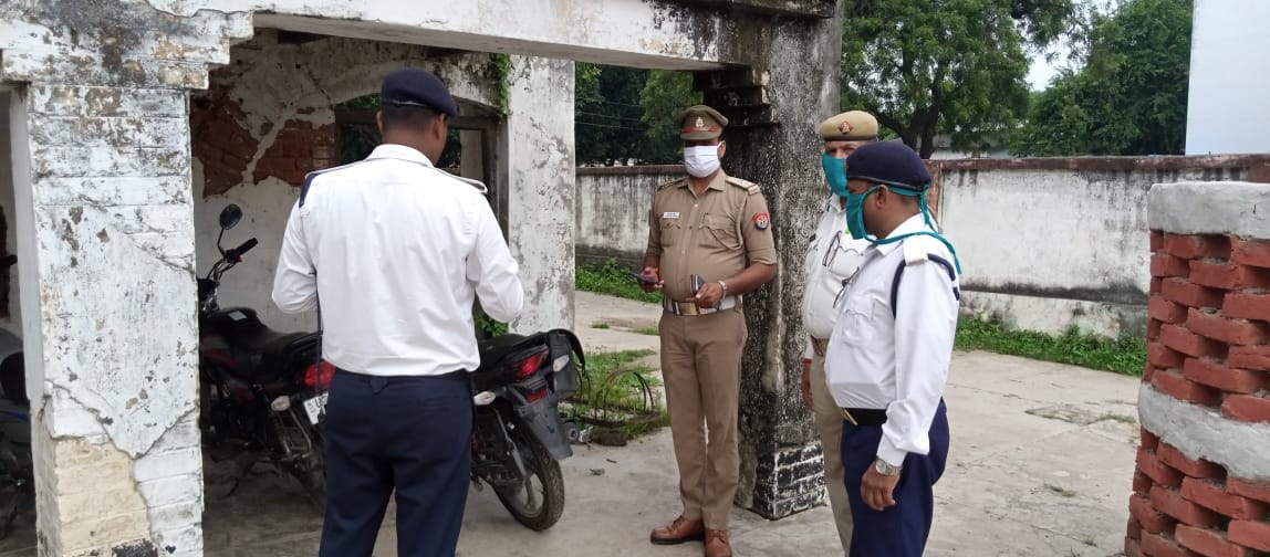 Road Safety Week campaign in Ghazipur traffic team challaned vehicles of policemen