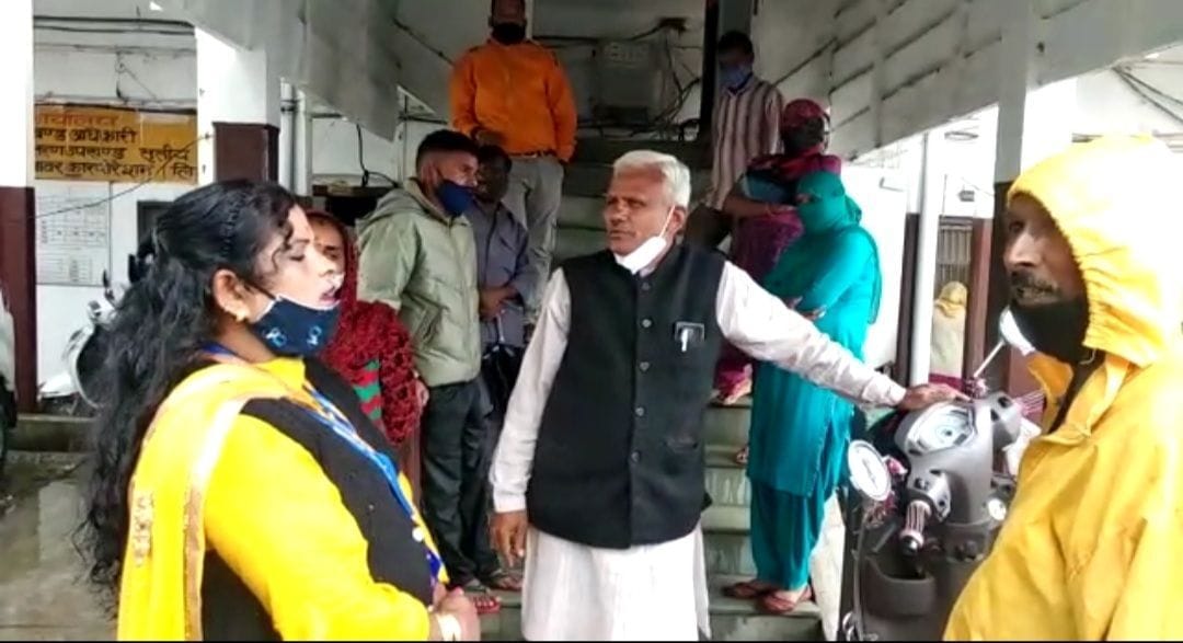 Sanitation workers furious in the municipality premises