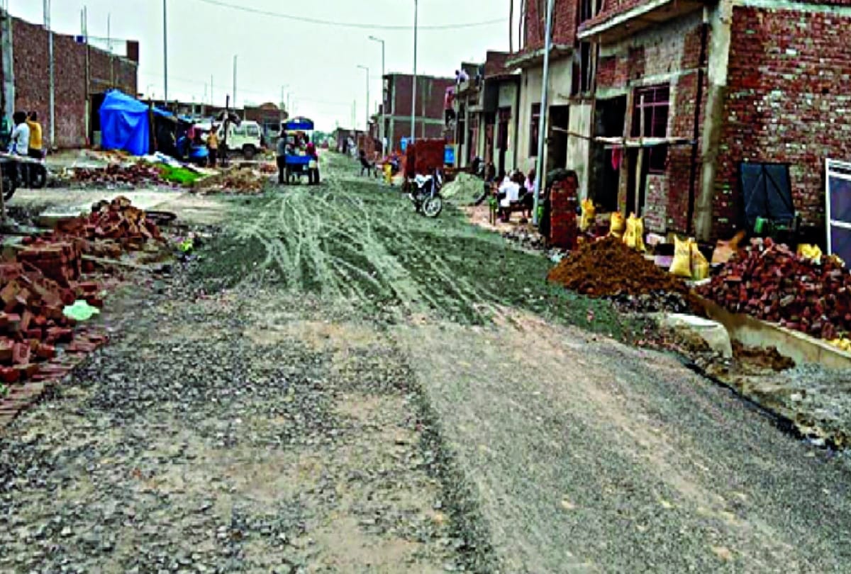 Greater noida in jewar bangar model township was to be made but still farmers are lacking basic facilities