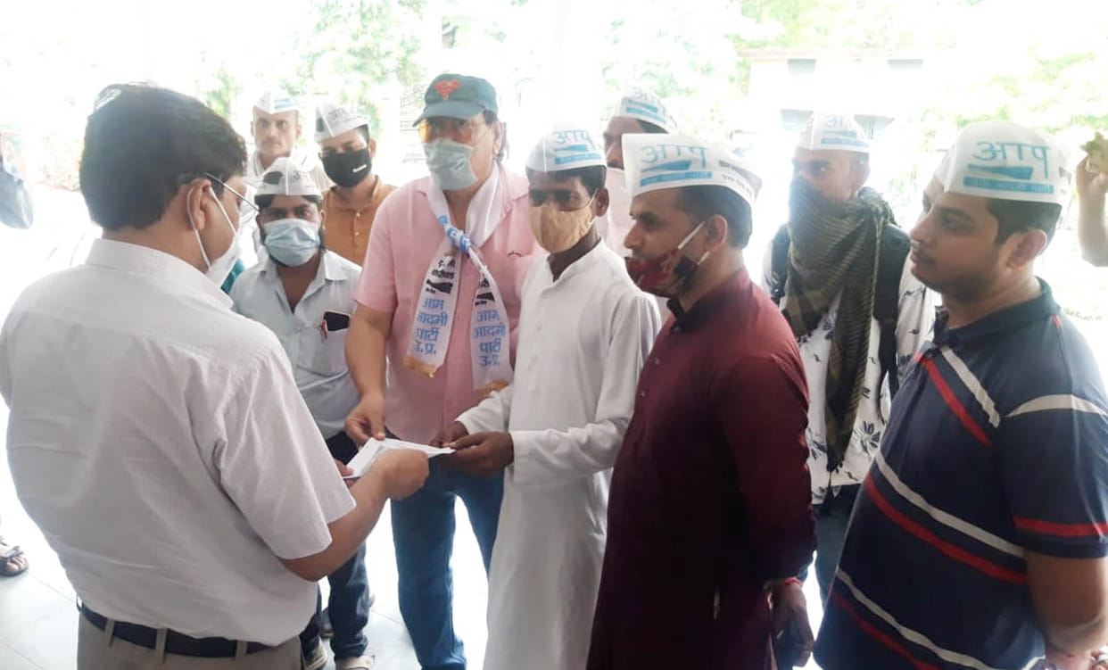 Workers roared on raids on media institutions