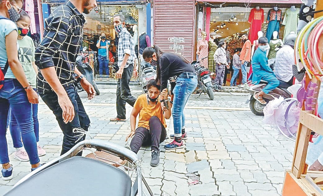 Paltan Bazar: Tiles started crumbling, people getting injured
