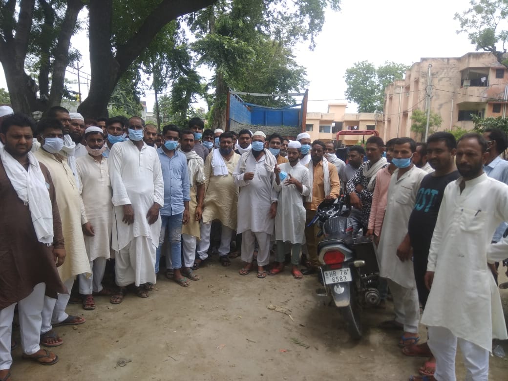 Villagers of Daulatpur accuse ration dealer of rigging