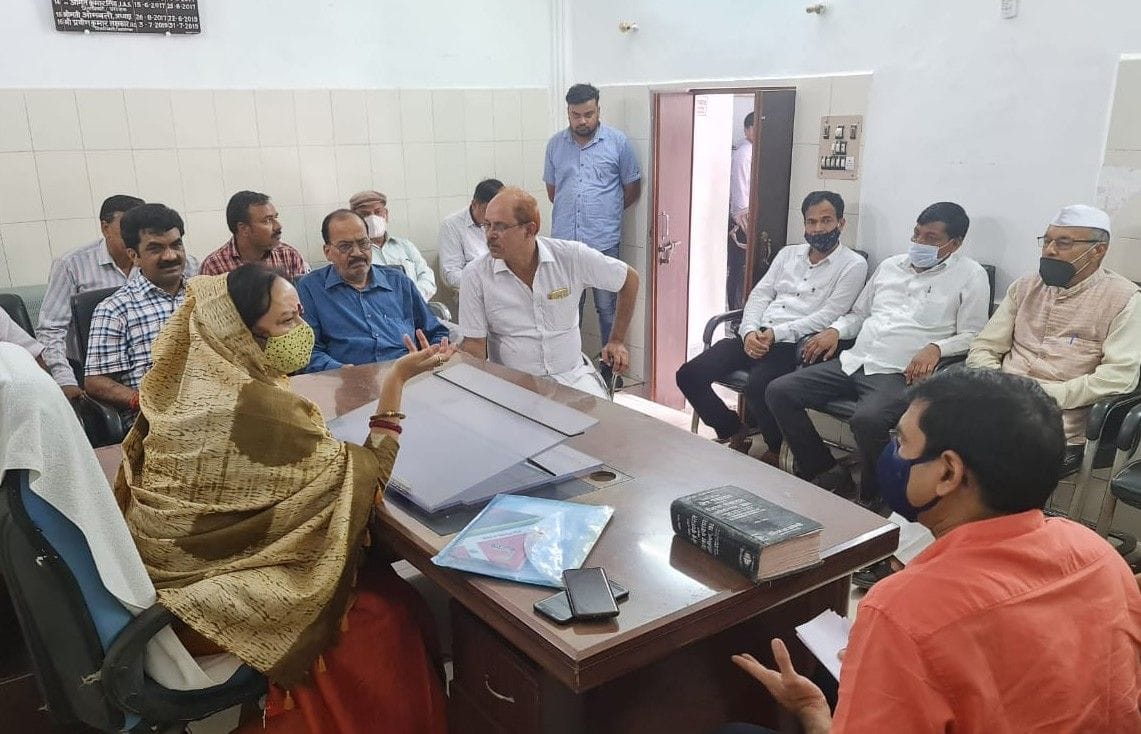 Hathras: District Panchayat President took charge