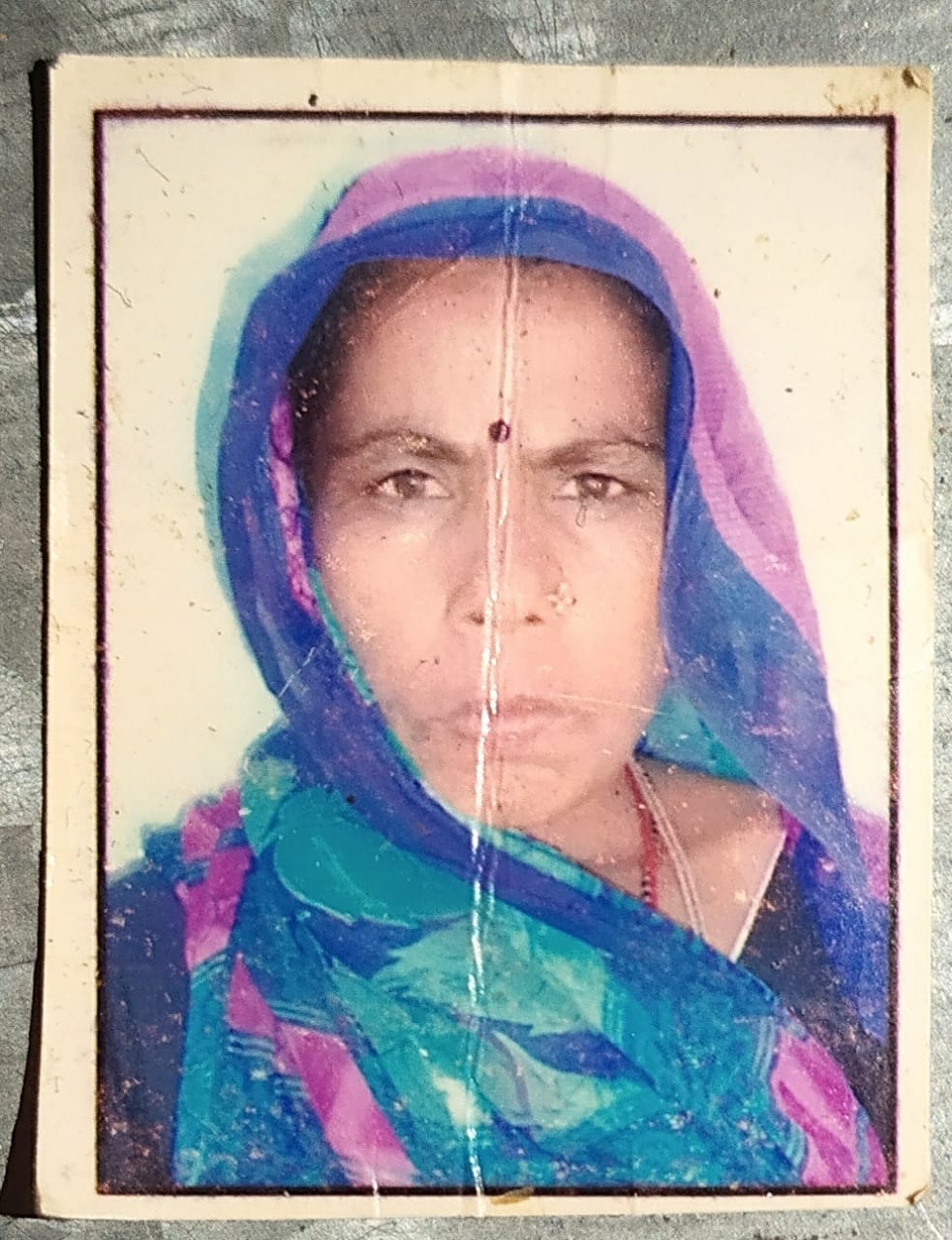 lady suicide, son attampt to hang