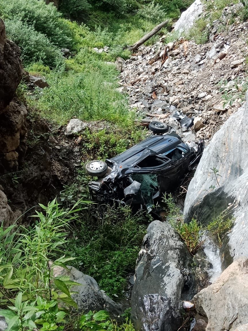 two died in car acciden nankhari bhedeli road