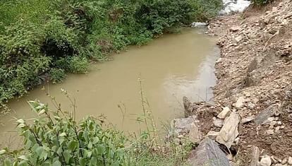 uttarakhand news : in chamoli a lake built in the middle of two villages, villager scared