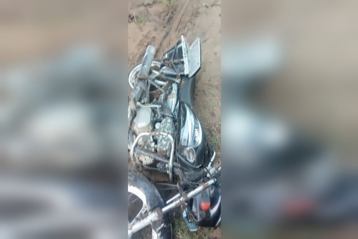 UP News: Tusker elephant have attacked on forest sub inspector and damaged bike in Amangarh of Bijnor