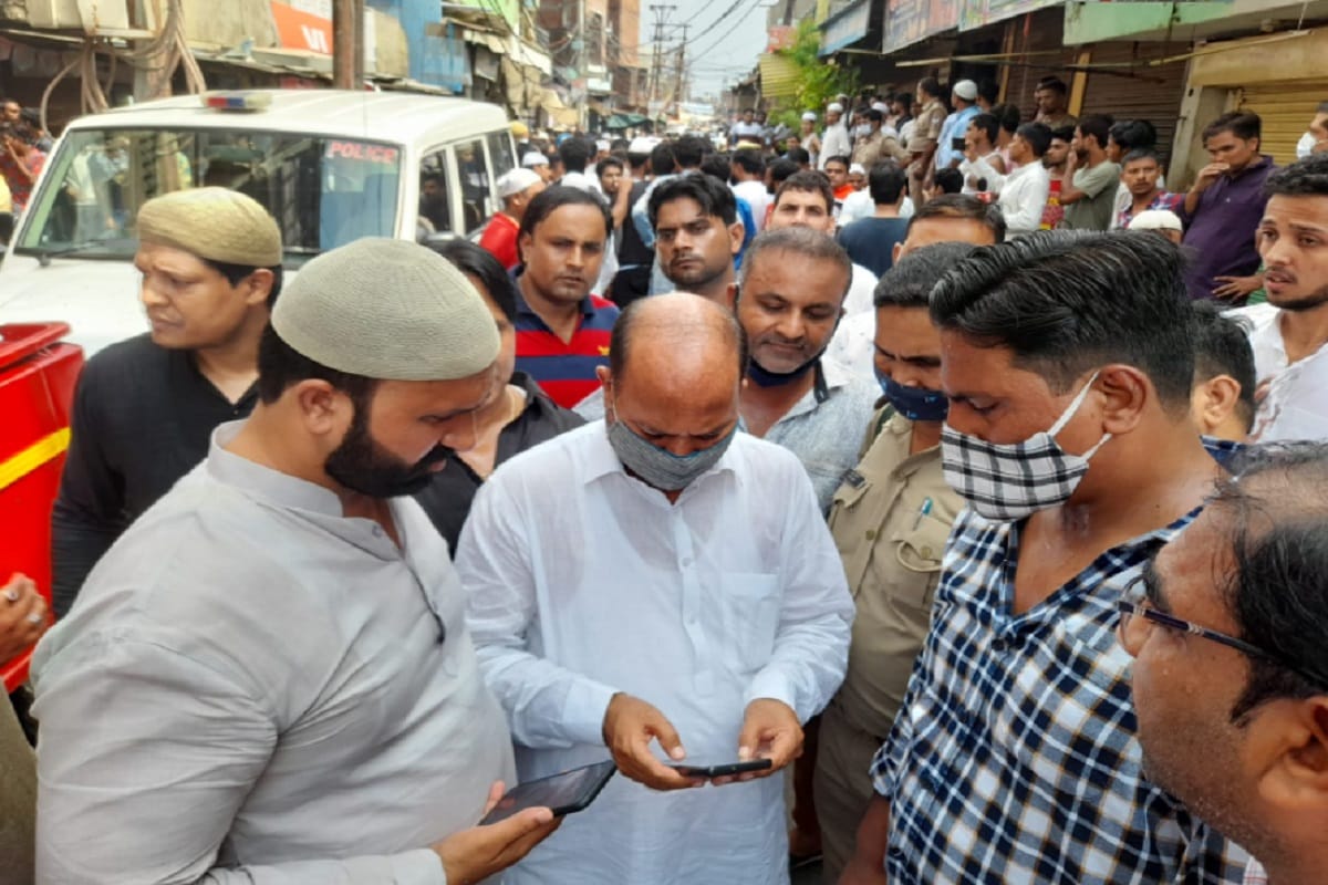 UP News: Big incident in Mosque during in Jume ki Namaz in a colony of Meerut and one died and many people injured