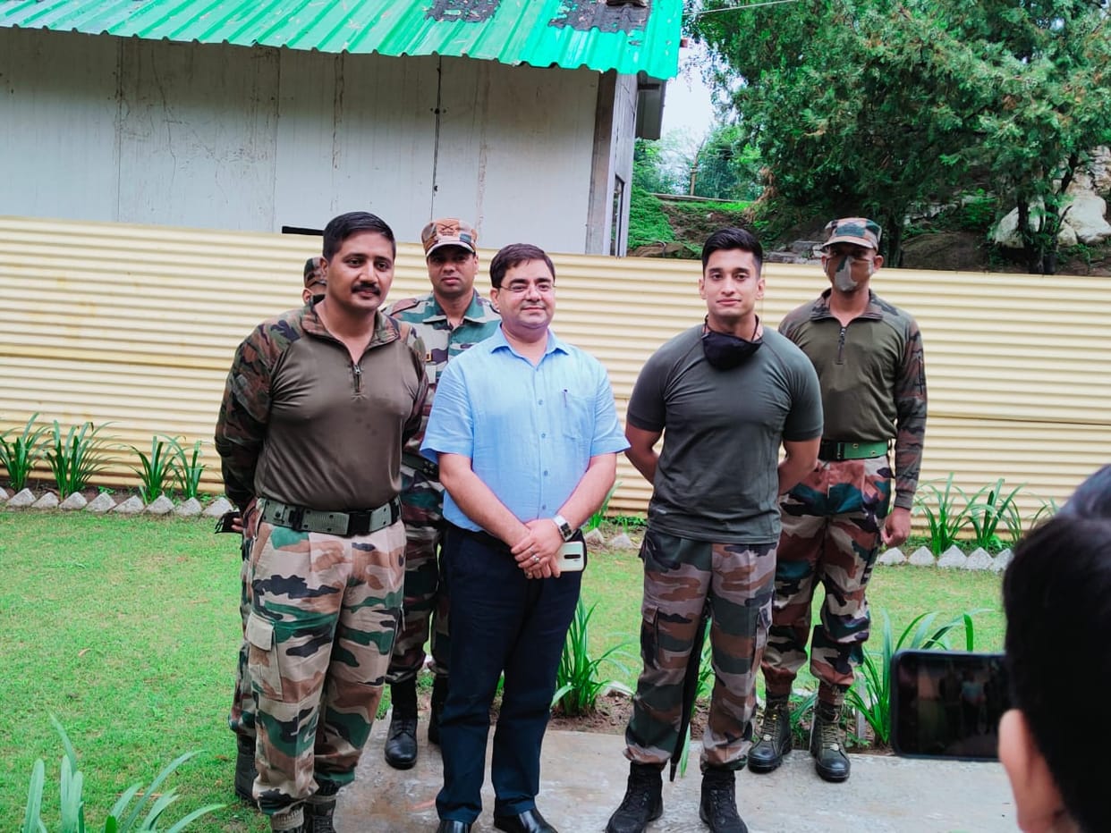 Connection between citizen and arm forces