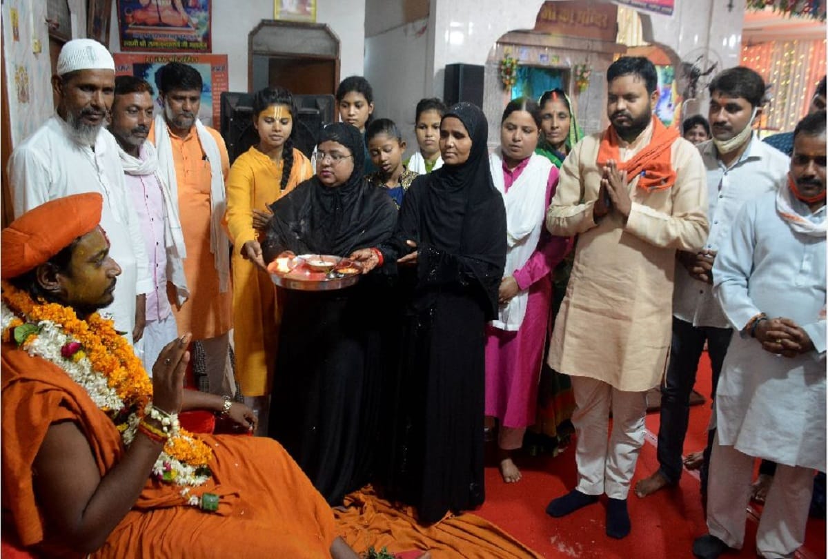 Guru Purnima 2021 in varanasi city of religion devotees came out for guru darshan and blessings at guru ashram in kashi many places virtual