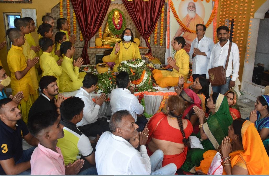 Guru Purnima 2021 in varanasi city of religion devotees came out for guru darshan and blessings at guru ashram in kashi many places virtual