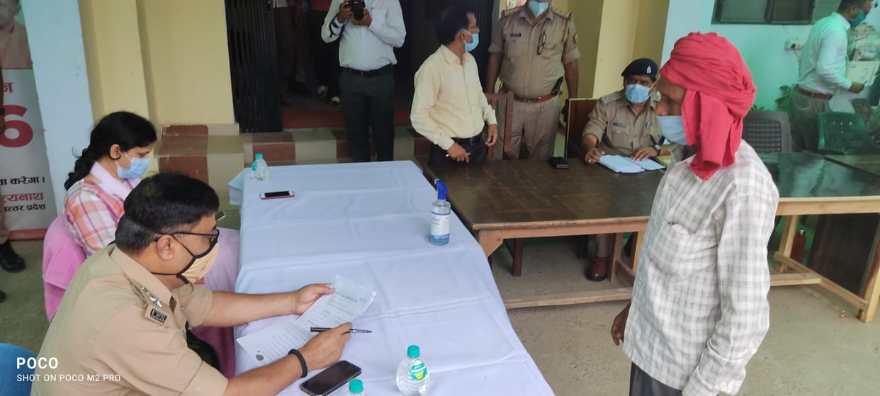 etawah news,Sir, we are the watchmen of the police station.. captured our own farm.