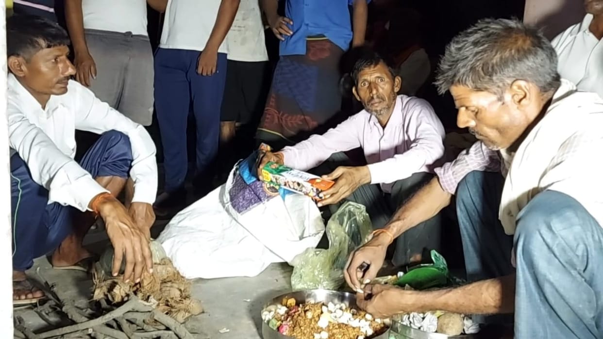 etawah news,Worship of animals on Gurupurnima in Lakhapur village
