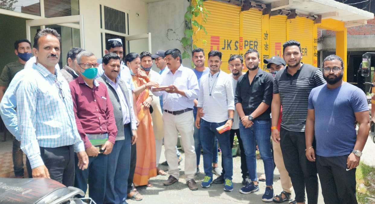 Four people of Champawat district also got a place in the Congress team.
