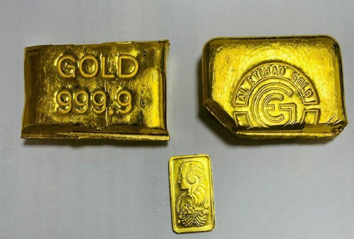 gold biscuit recovered from a man returning from USA