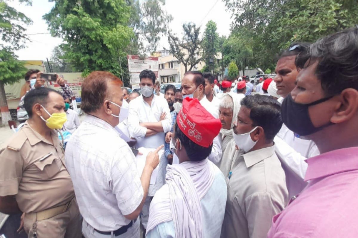 UP: SP supporters protest in Meerut demanding the release of Azam Khan