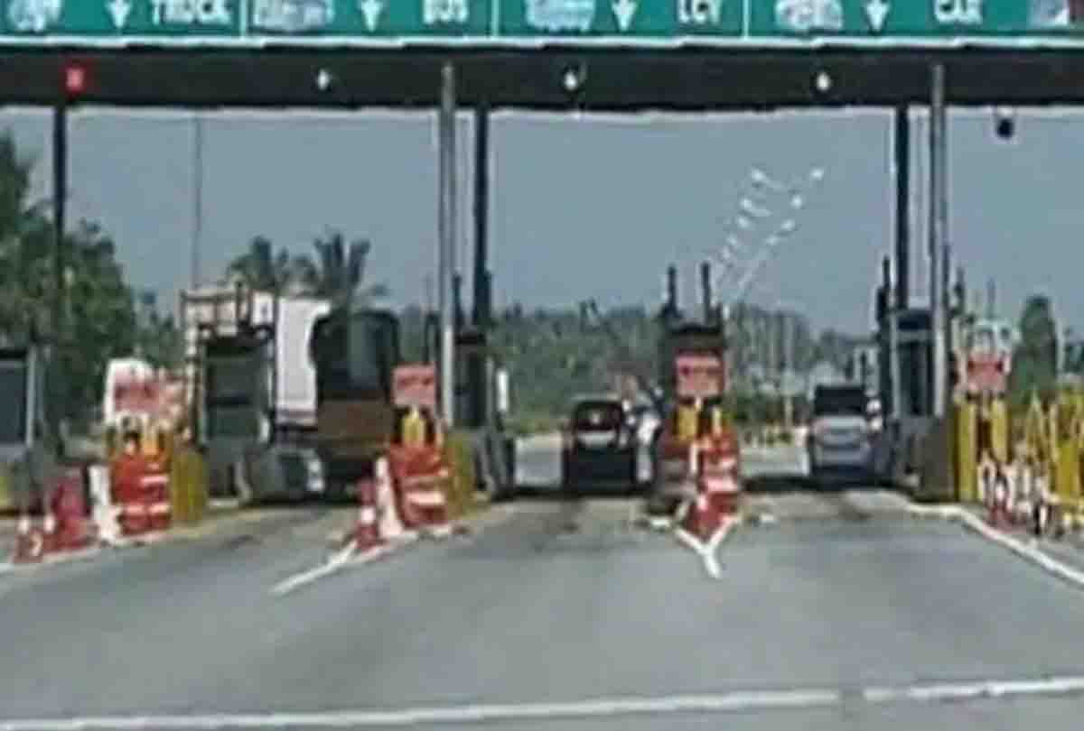 Ruckus at toll plaza in fatehpur up