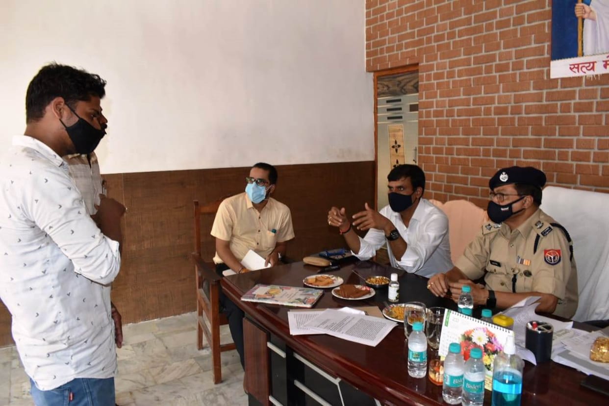 On the resolution day, the officials listened to the complaints of the people