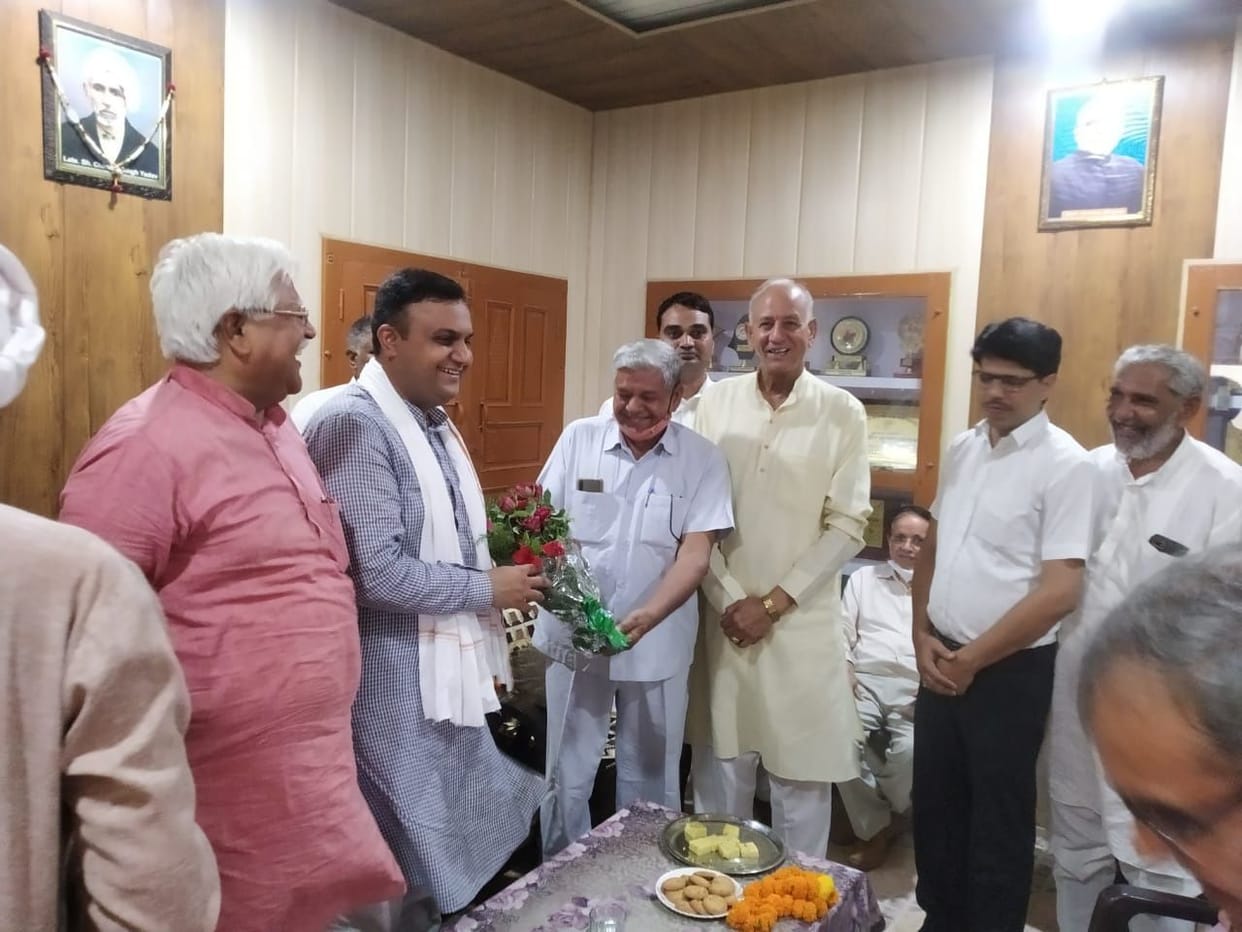 Tikait today telling agriculture law wrong, thanked it for passing: Mandhi