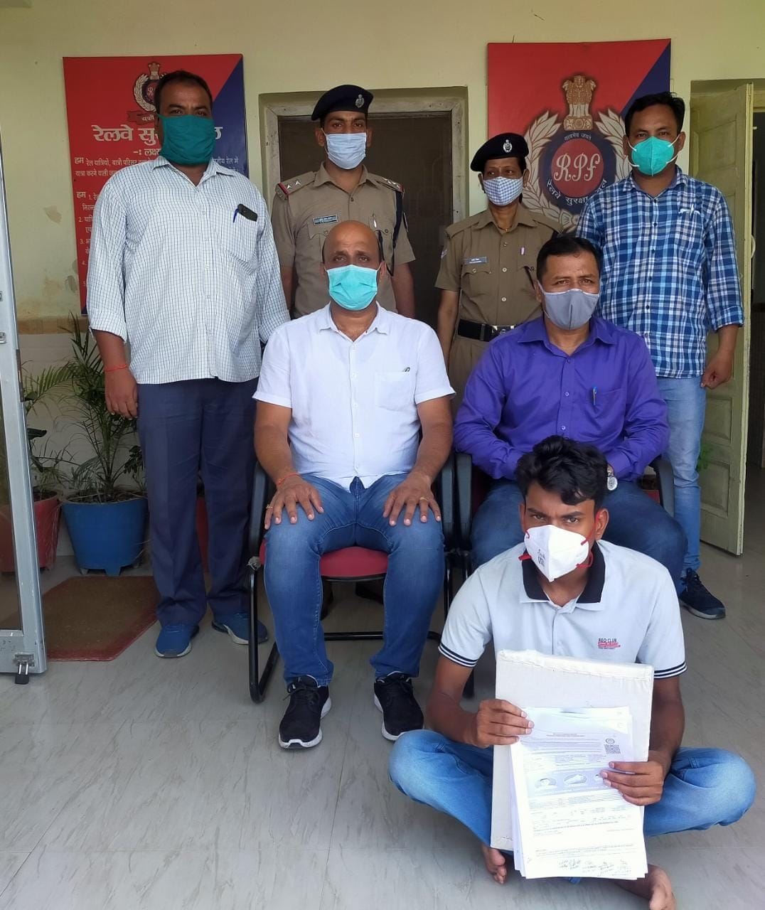 Railway ticket broker caught from Nagra of Munderwa area