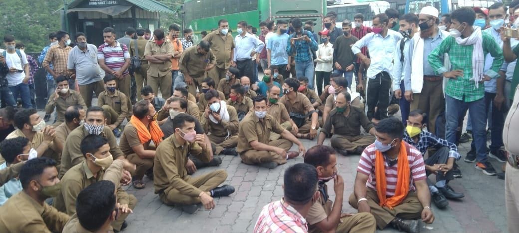 hrtc drivers on strike in chamba due to transfer of RM Shimla