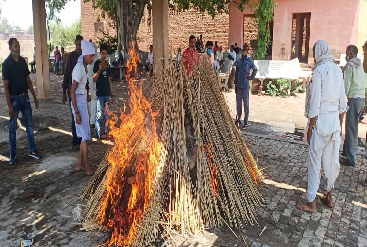 agra mass murder news: mother and children dead bodies cremated in agra