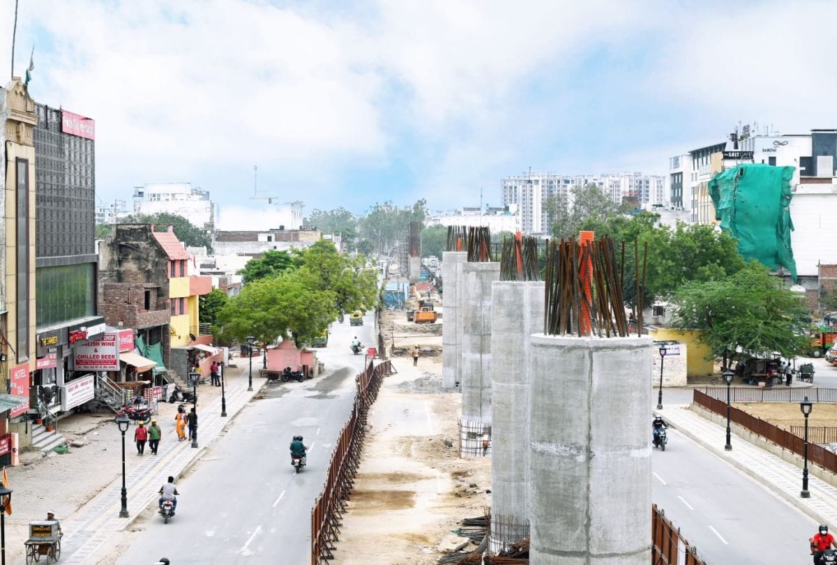 agra metro rail project hundred Pillars base are ready in eight months