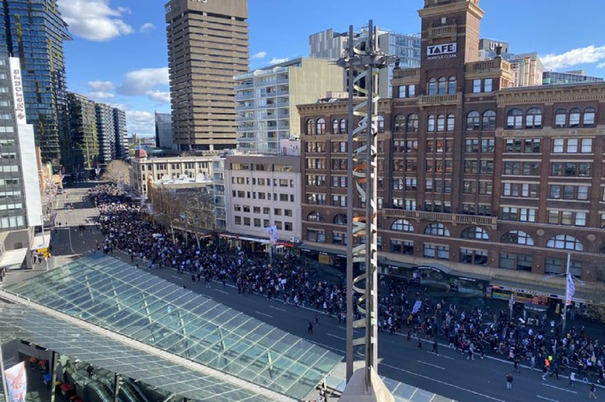 Anti lockdown protest in Sydney is huge without mask and social distancing