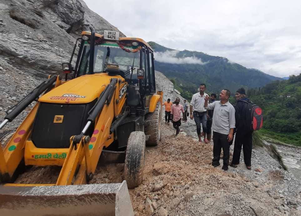 Traffic was not restored on three roads, 20 thousand population affected