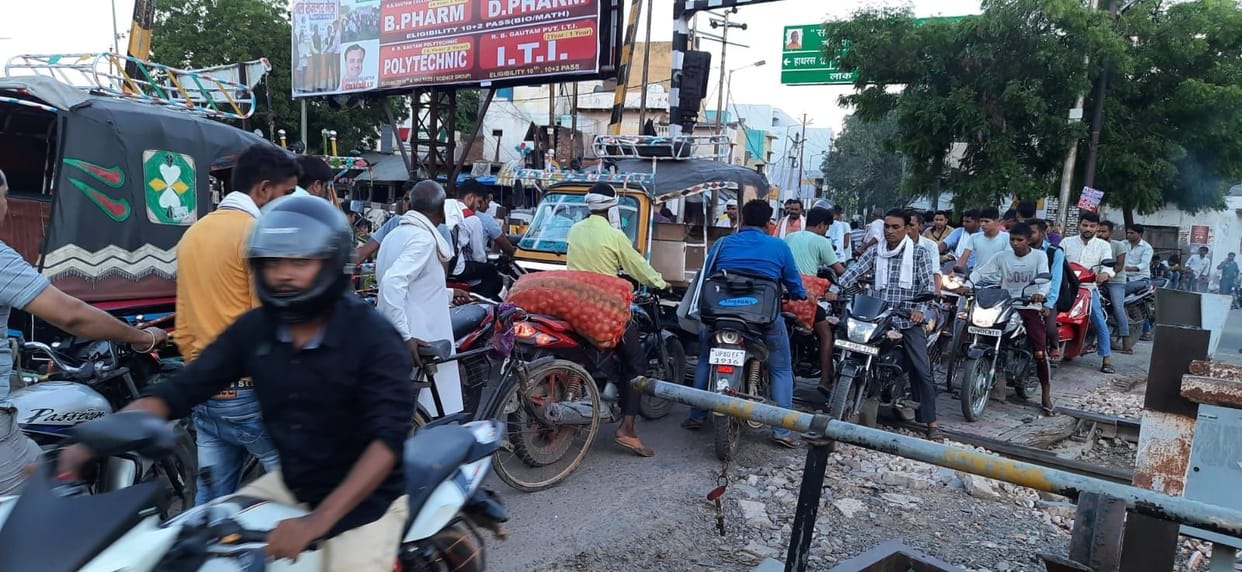 Hathras: Not only the city, the surrounding towns are also struggling with the jam