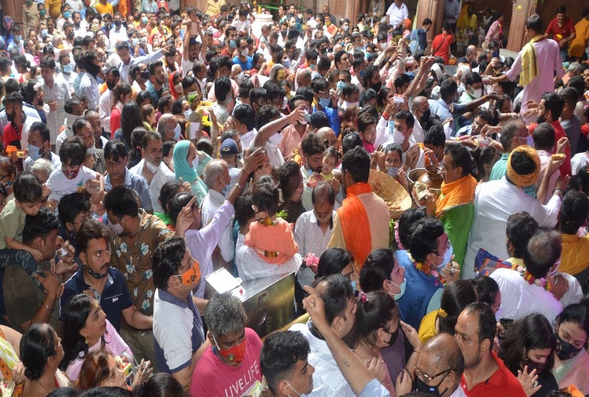 guru purnima devotees gathered in banke bihari temple vrindavan in mathura