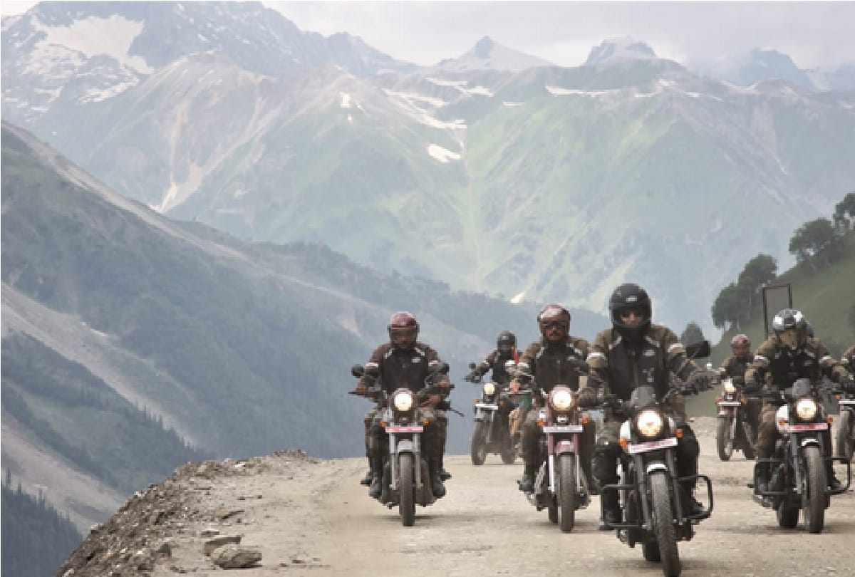Jammu and Kashmir: Four bike rallies taken out in honor of the martyrs of Kargil war reached Drass