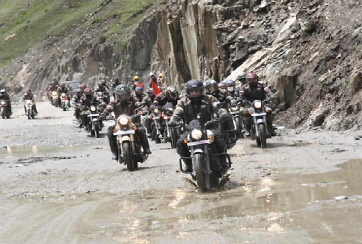 Jammu and Kashmir: Four bike rallies taken out in honor of the martyrs of Kargil war reached Drass