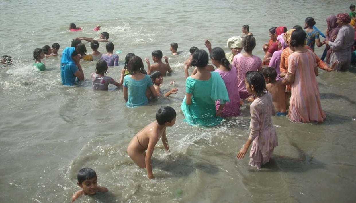 Devotees take a dip in Yamuna on Guru Purnima