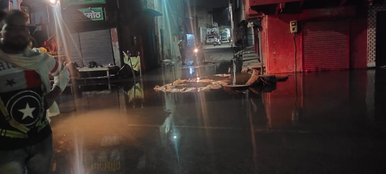 Buried sewer in Sadar Bazar, Belanganj, filled on the roads