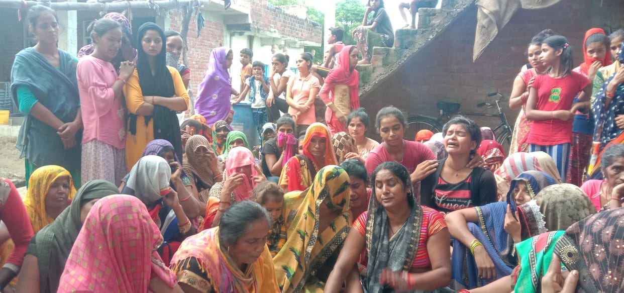 mugaree se peetakar kisaan, rishtedaar kee hatya
