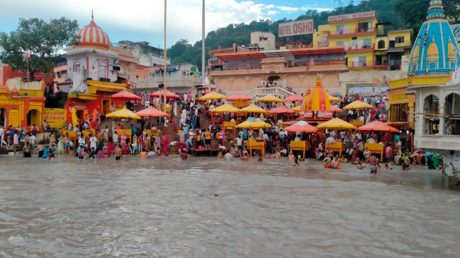 Guru Purnima 2021: ganga snan in haridwar, devotee violation of covid rules