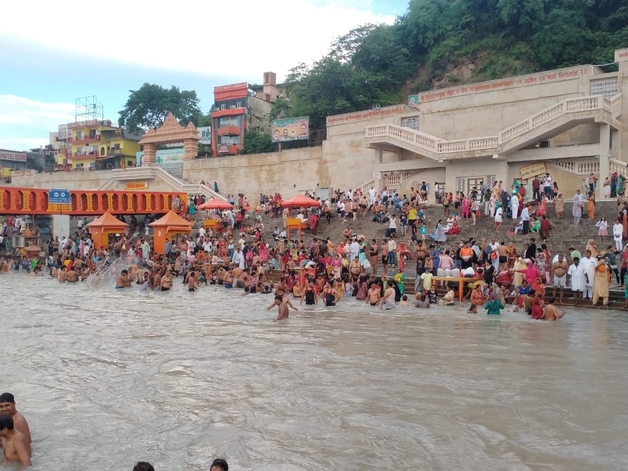 Guru Purnima 2021: ganga snan in haridwar, devotee violation of covid rules