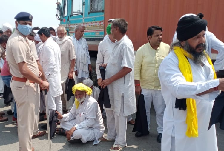 Farmers Showed Black Flags to BJP State President OP Dhankar in Badali of Haryana