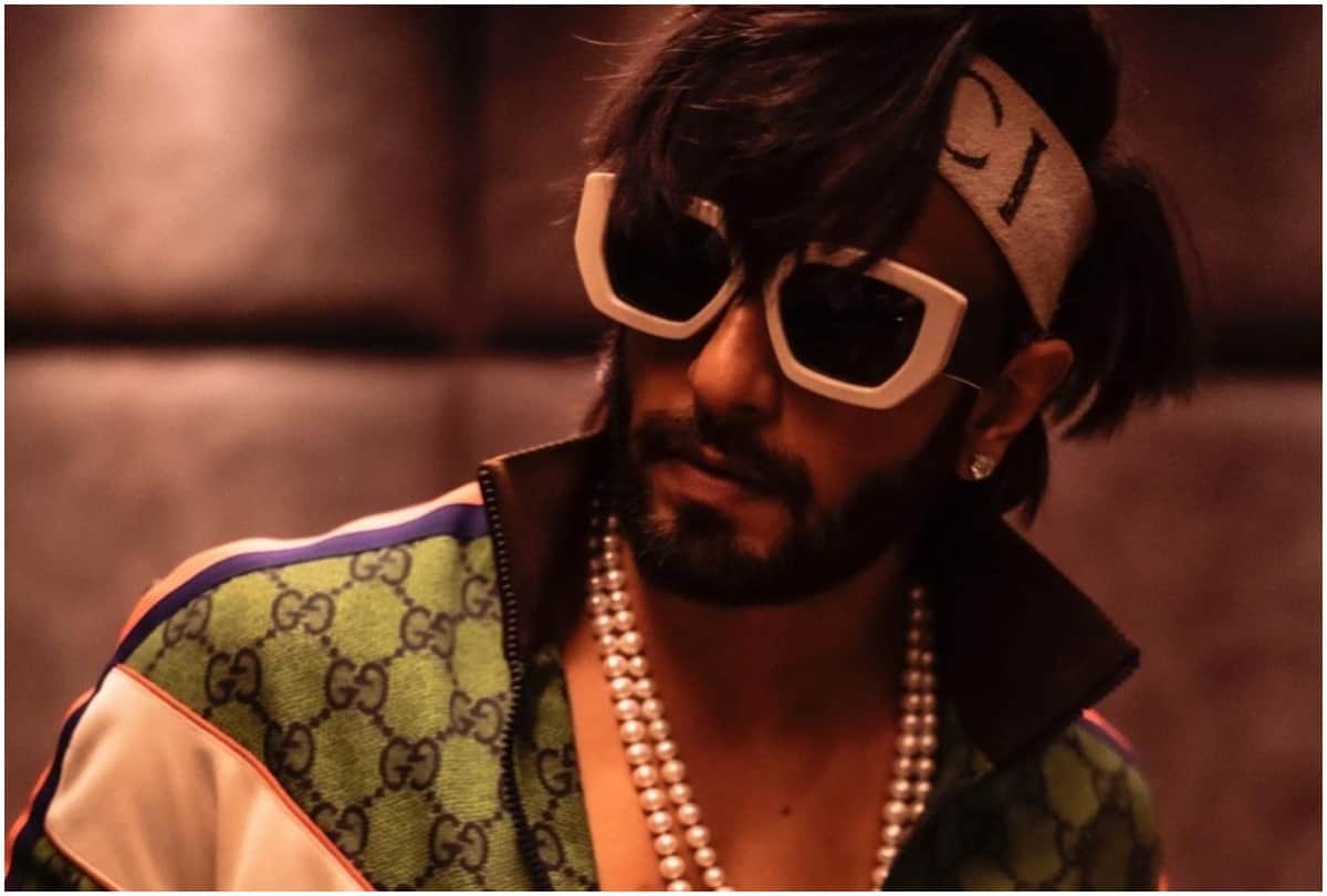 Ranveer Singh Shares His Uniq looks on social media In his new outfit Celebs gave hilarious reaction
