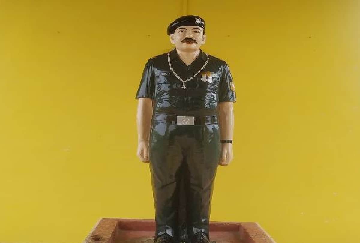 Kargil Vijay Diwas people worship martyr Layak Singh like god in agra