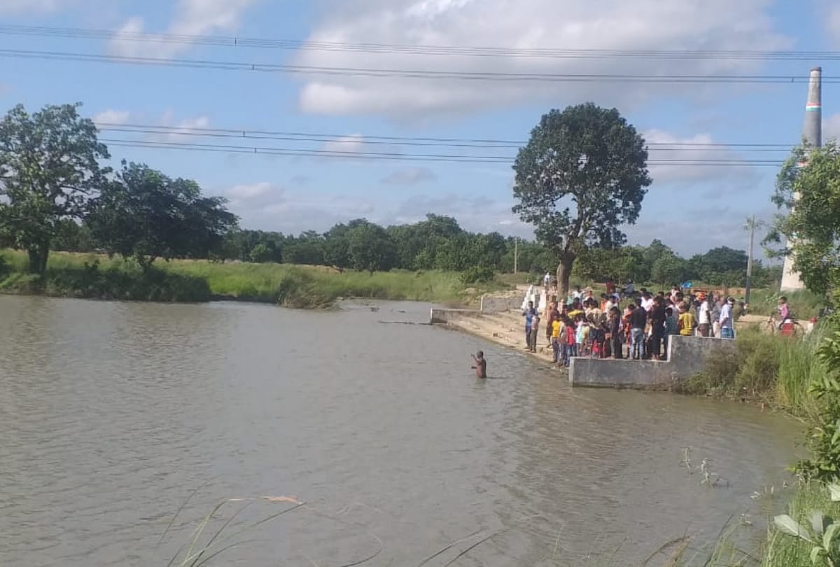 Mother accused of throwing three daughters into canal all died in kushinagar